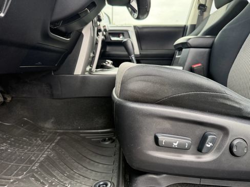 Used 2014 Toyota 4Runner SR5 AWD/4WD image 18