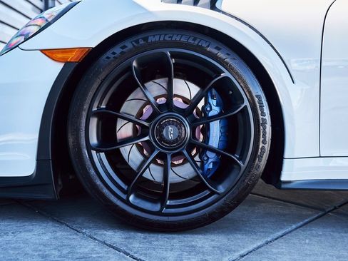 Used 2019 Porsche 911 GT3 RS RWD image 3