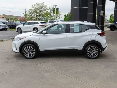 Used 2023 Nissan Kicks SV FWD image 4