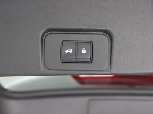 Used 2025 Nissan Rogue SV FWD image 32