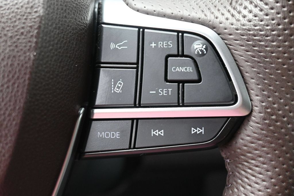 Used 2024 Toyota Sienna Platinum AWD/4WD image 18