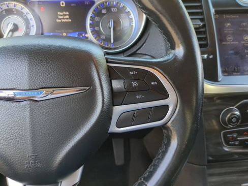 Used 2019 Chrysler 300 Touring w/ Sport Appearance Package image 29