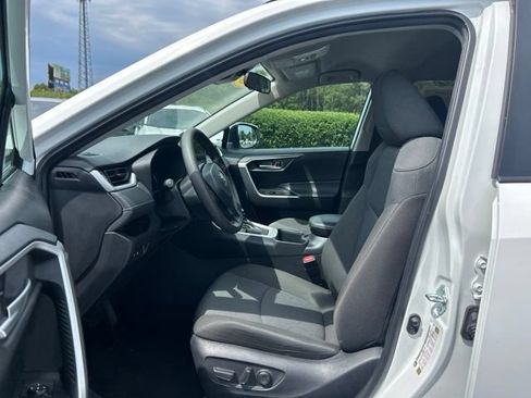 Used 2025 Toyota RAV4 XLE FWD image 17