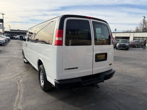 Used 2017 Chevrolet Express 3500 LS RWD image 4