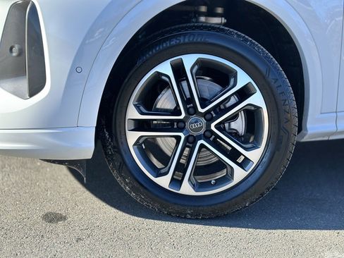 Used 2025 Audi Q5 2.0T Premium Plus w/ Convenience Package image 2