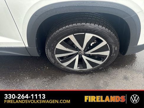 Used 2024 Volkswagen Taos SE image 50
