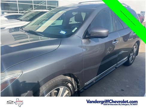 Used 2016 Nissan Pathfinder Platinum w/ Cargo Package FWD image 2