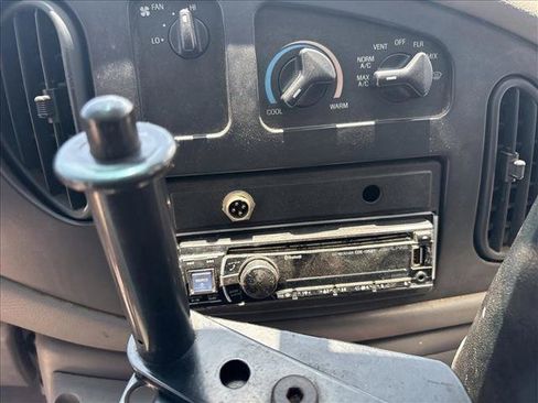 Used 2002 Ford E-450 and Econoline 450 RWD image 13