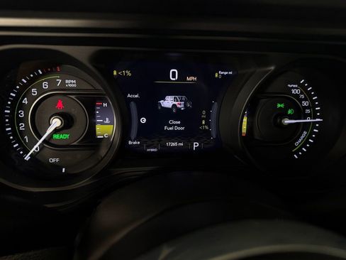 Used 2024 Jeep Wrangler Unlimited Sahara w/ Technology Group AWD/4WD image 18