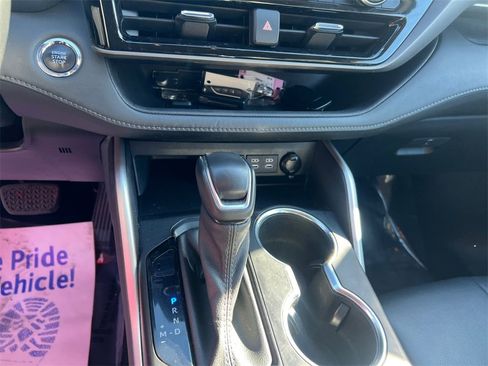 Used 2022 Toyota Highlander XLE image 11