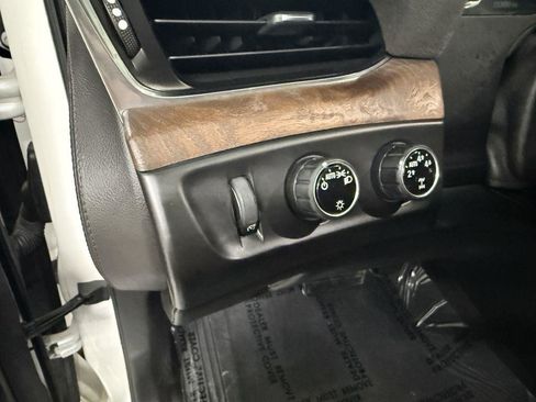 Used 2016 Cadillac Escalade ESV Premium image 13