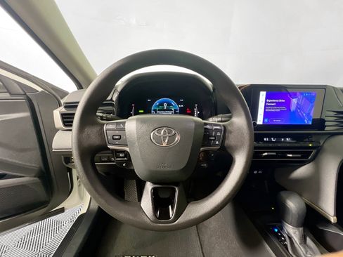 Used 2025 Toyota Camry LE image 17