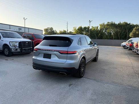 Used 2023 Porsche Cayenne AWD/4WD image 5