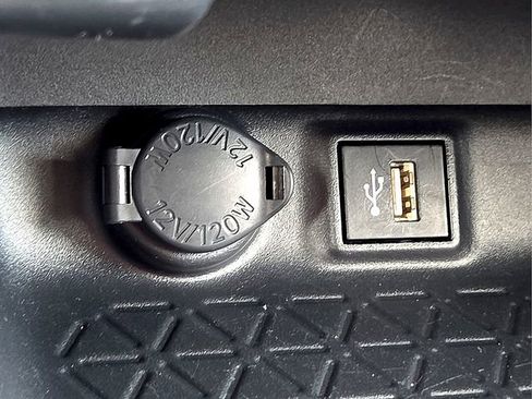 Used 2025 Toyota RAV4 XLE AWD/4WD image 19