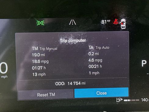 Used 2025 Volvo XC40 B5 Plus AWD/4WD image 19