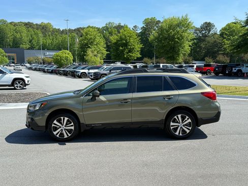 Used 2018 Subaru Outback 2.5i Limited w/ Popular Package #2 AWD/4WD image 2