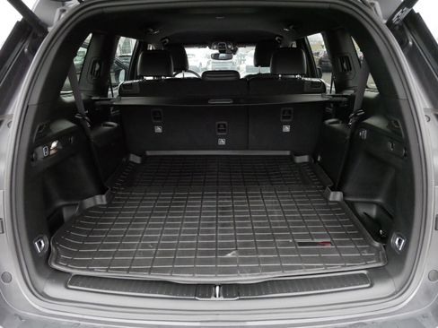 Used 2024 Jeep Grand Cherokee L Limited w/ Black Appearance Package image 18