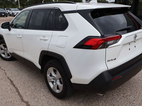 Used 2021 Toyota RAV4 XLE FWD image 5
