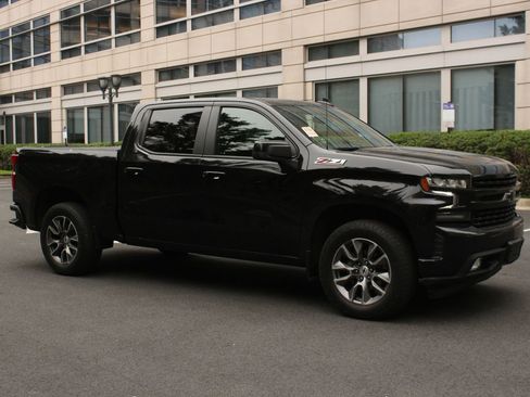 Used 2022 Chevrolet Silverado 1500 RST w/ Z71 Off-Road Package AWD/4WD image 2