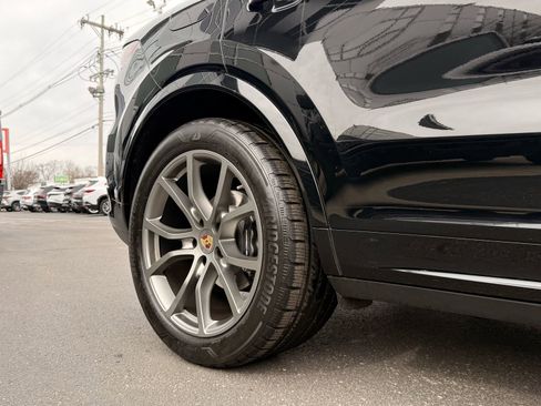 Used 2022 Porsche Cayenne Coupe image 16