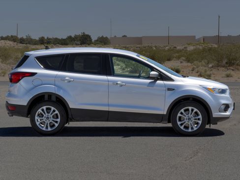 Used 2019 Ford Escape SE FWD image 6