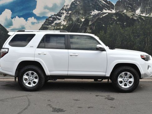 Certified 2024 Toyota 4Runner SR5 Premium w/ Moonroof Package AWD/4WD image 2