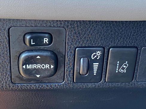 Used 2017 Toyota RAV4 Limited image 15