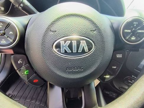 Used 2017 Kia Soul + FWD image 16