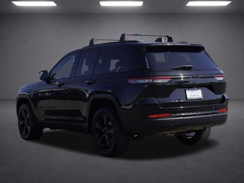 Used 2023 Jeep Grand Cherokee Altitude AWD/4WD image 6