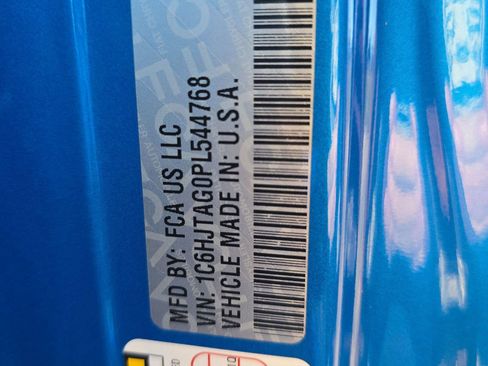 Used 2023 Jeep Gladiator Sport image 17