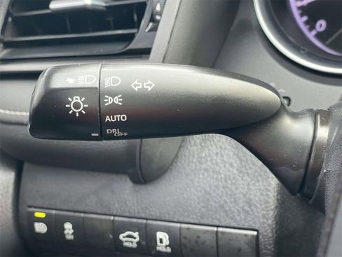 Used 2020 Toyota Camry SE image 21