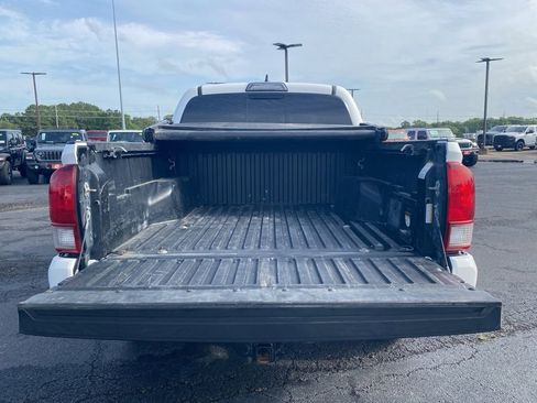 Used 2019 Toyota Tacoma TRD Sport AWD/4WD image 37