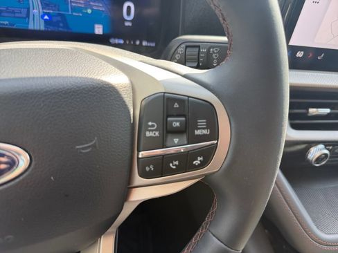 Used 2025 Ford Explorer Active RWD image 23