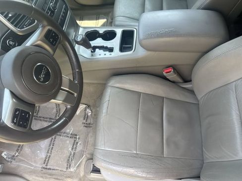 Used 2013 Jeep Grand Cherokee Laredo AWD/4WD image 22