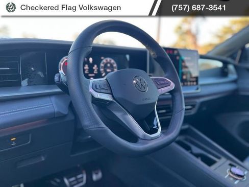 New 2026 Volkswagen Tiguan SE R-Line AWD/4WD image 17