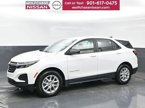 Used 2023 Chevrolet Equinox LS image 2