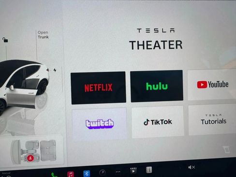 Used 2024 Tesla Model Y Long Range image 17