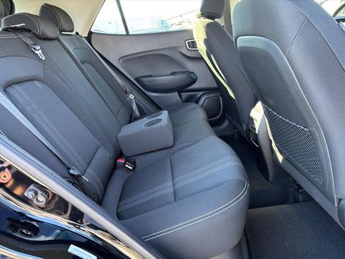 Used 2025 Hyundai Venue SEL image 13