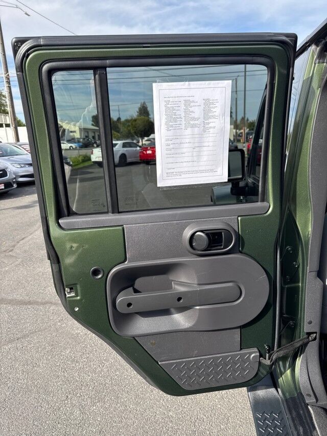 Used 2007 Jeep Wrangler Unlimited Sahara AWD/4WD image 10