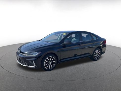 Used 2025 Volkswagen Jetta SE image 7