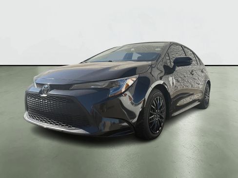 Used 2022 Toyota Corolla LE image 2