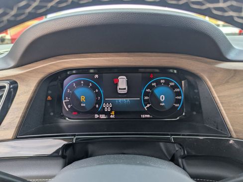 Used 2025 Volkswagen Atlas SE image 30