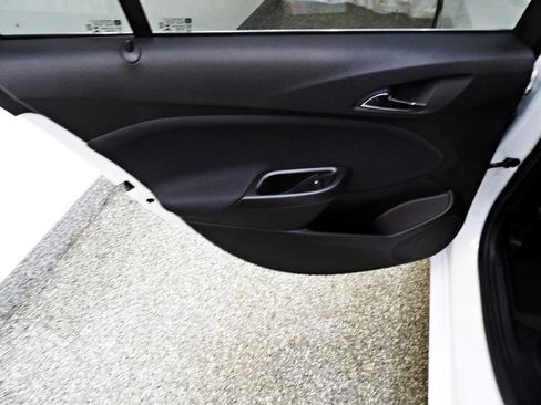 Used 2017 Chevrolet Cruze LT w/ Convenience Package image 9