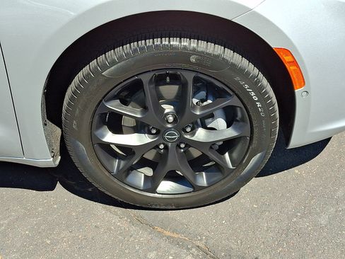 Used 2026 Chrysler Pacifica Limited w/ S Appearance Package AWD/4WD image 8
