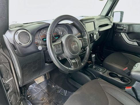 Used 2018 Jeep Wrangler Sahara w/ Connectivity Group AWD/4WD image 14