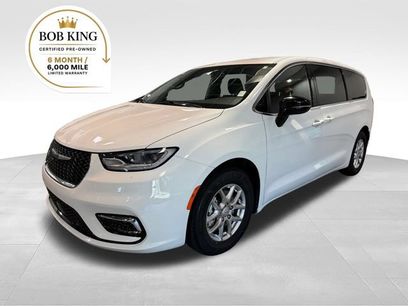 Used 2026 Chrysler Pacifica Select