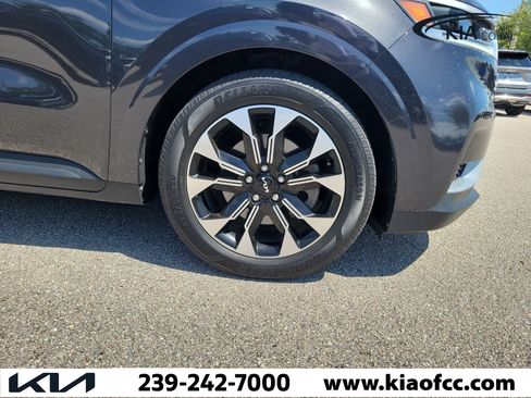 Certified 2023 Kia Carnival EX FWD image 7