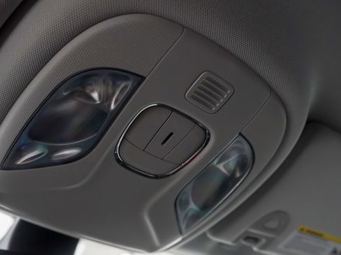 Used 2018 Jeep Compass Latitude w/ Popular Equipment Group image 28