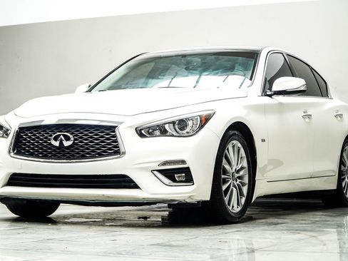 Used 2018 INFINITI Q50 Luxe w/ Essential Package (3.0T Luxe) RWD image 9