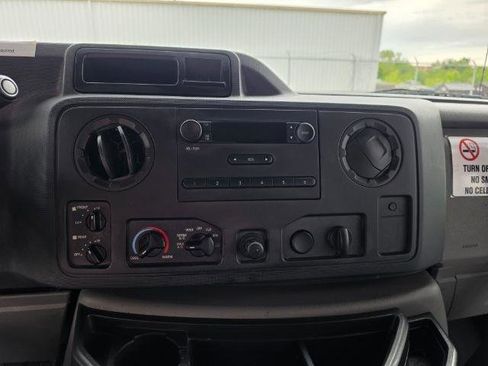 Used 2009 Ford E-350 and Econoline 350 Extended Super Duty RWD image 13